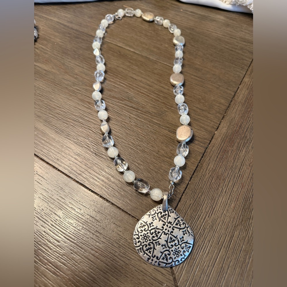 Premier Designs Silver and Cream Beaded Necklace